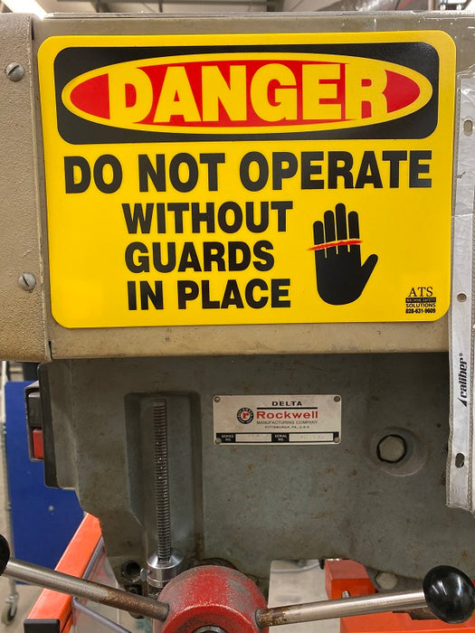 Panneau de sécurité - "NE PAS UTILISER SANS PROTECTEURS EN PLACE"
